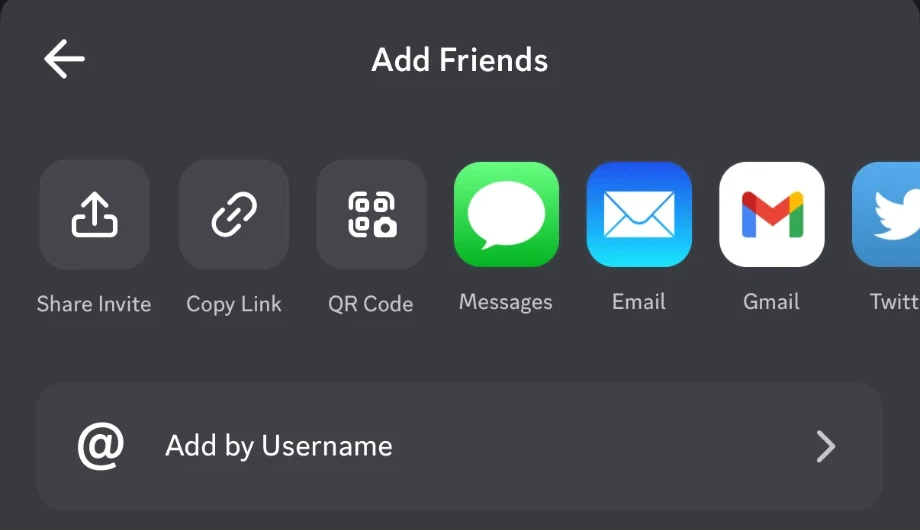 スマホアプリのフレンドを追加する画面（英語表示のAdd Friends）。上の段に左からShare Invite、Copy Link、QR Codeのボタンと、メッセージやメールなどの送り先が並び、その下にユーザー名で追加するAdd by Usernameがある。